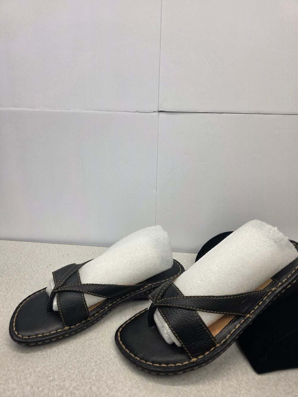 Born Women's Black Leather Criss-Cross Thong Sandals